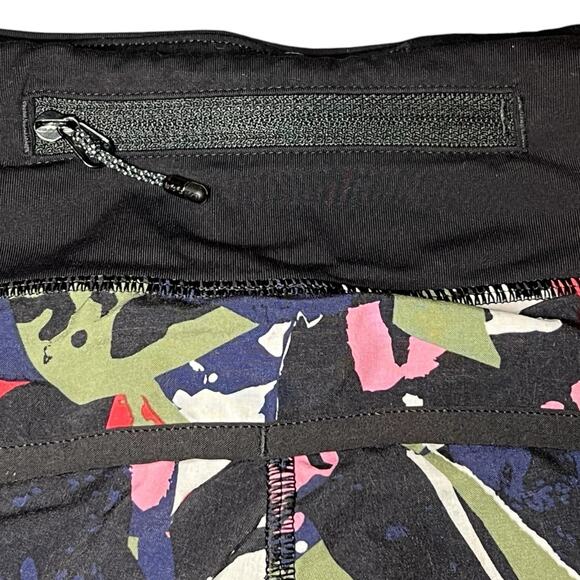 Lululemon Women’s Speed Short Pop Cut Boom Juice Multi Black Size 6 Abstract Gym - Picture 4 of 7